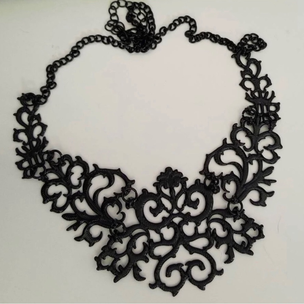 ⚠️Only one left, it’s selling out quick‼️ Vintage Hollowed Out Necklace